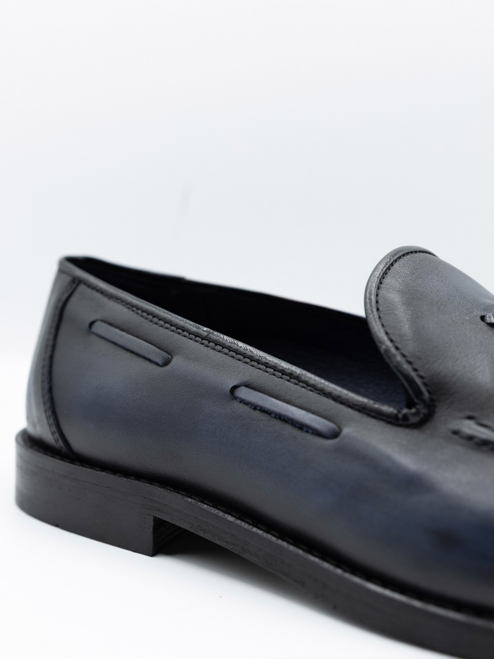 Sapato elegante de pele