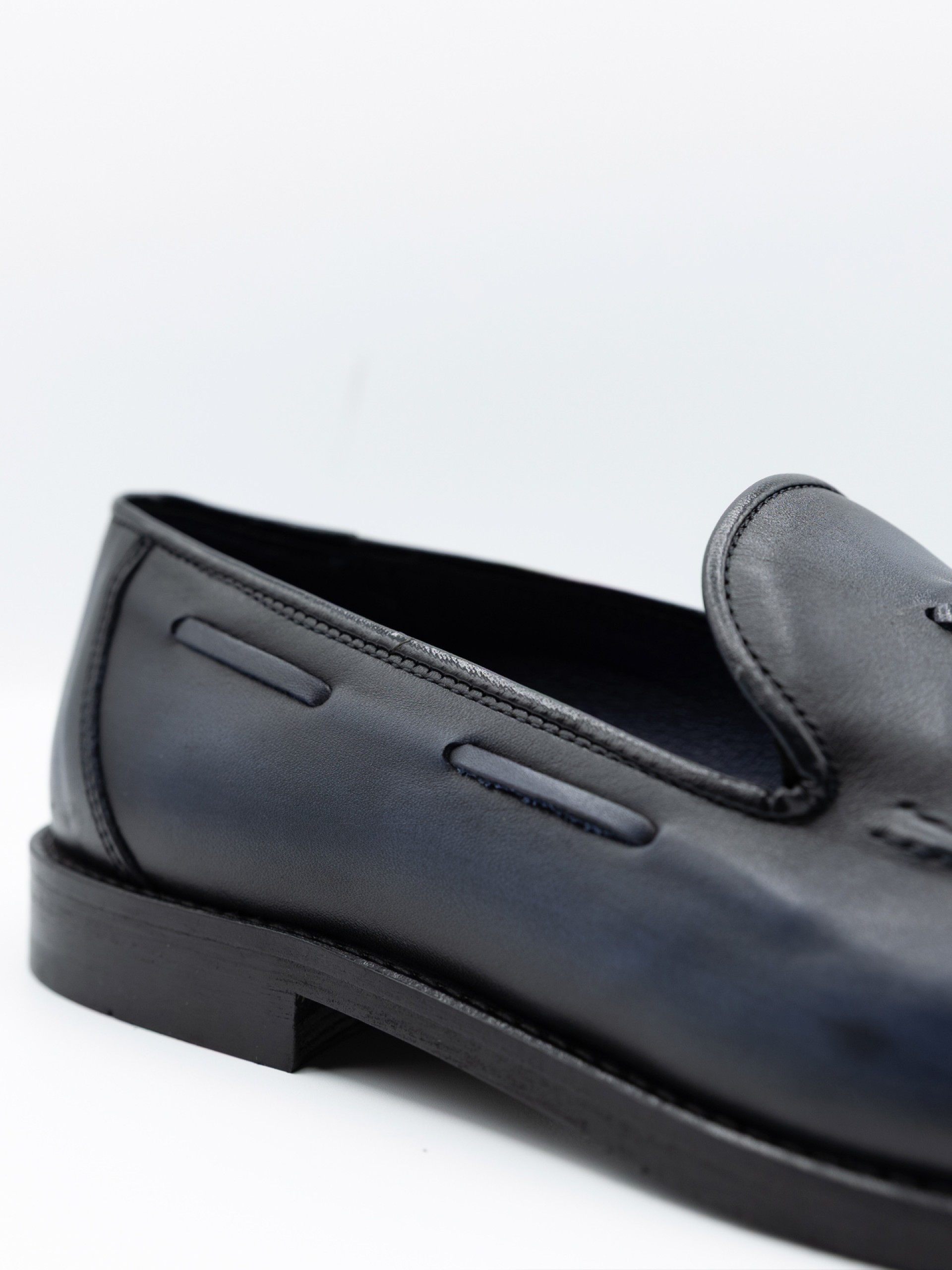 Sapato elegante de pele