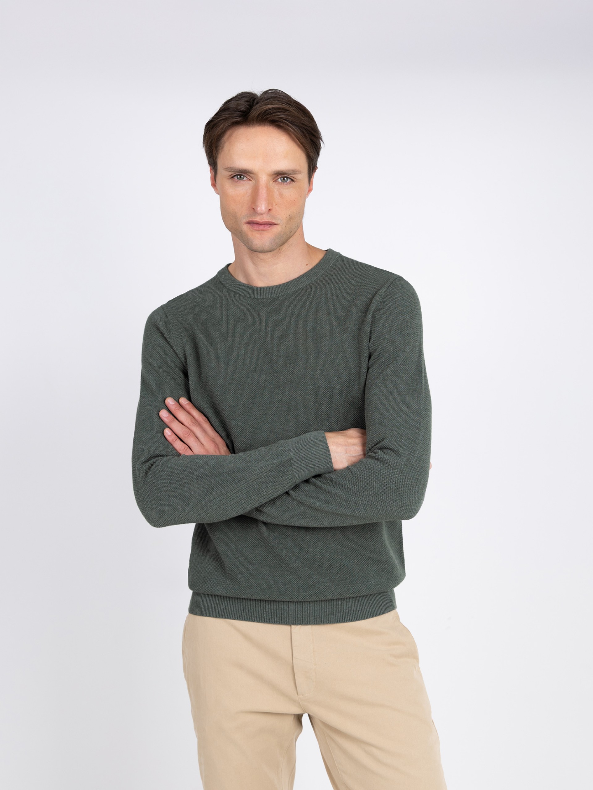 Cotton knit sweater with a round neck