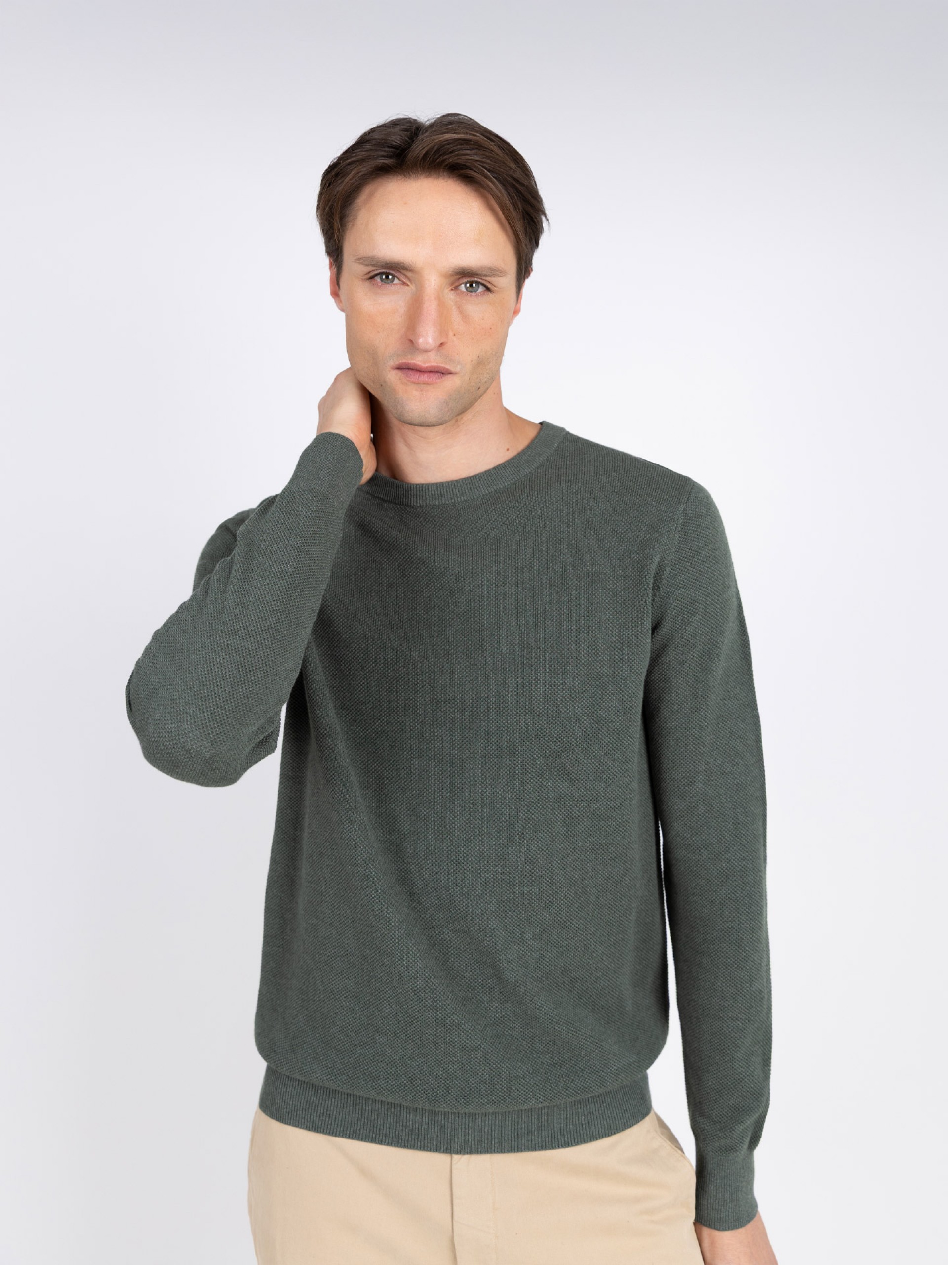 Cotton knit sweater with a round neck