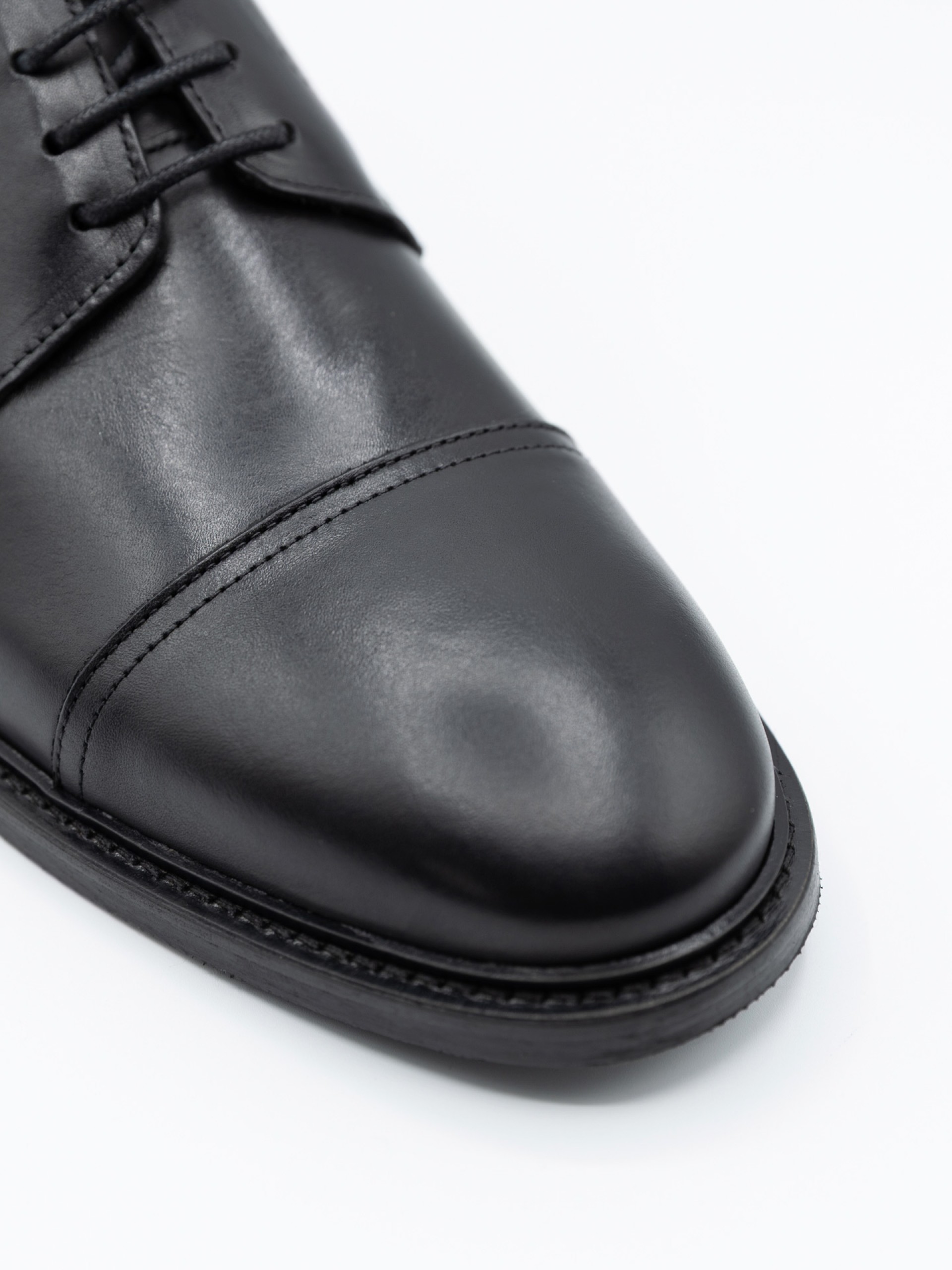 Zapato elegante de piel