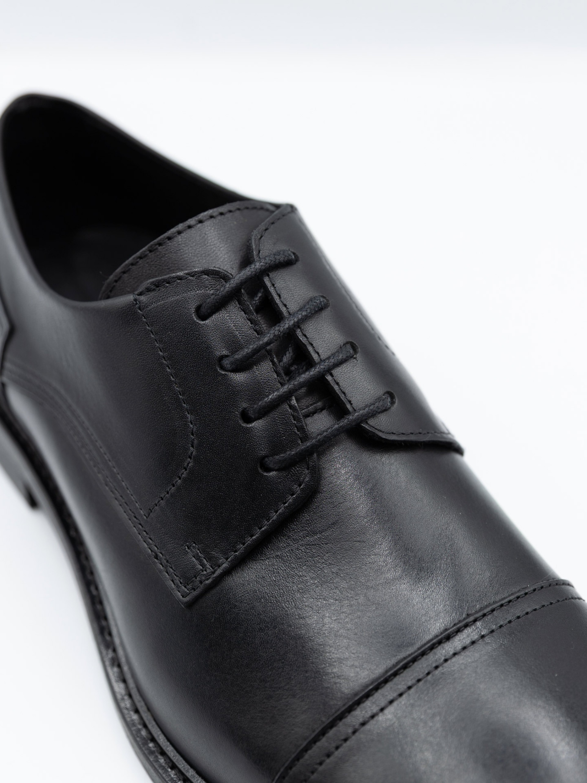 Zapato elegante de piel