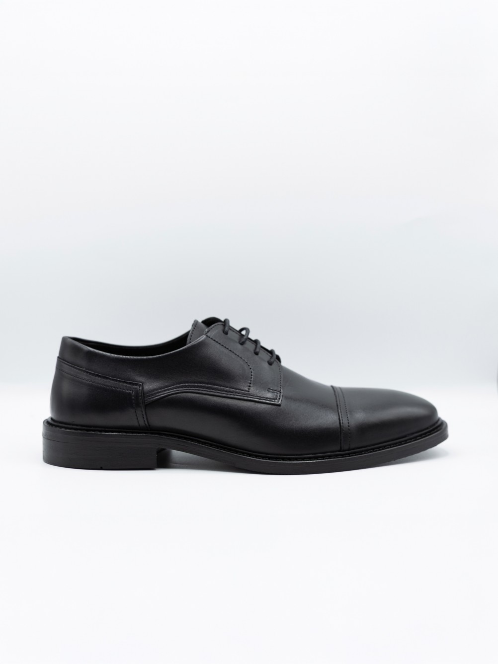 Sapato elegante de pele