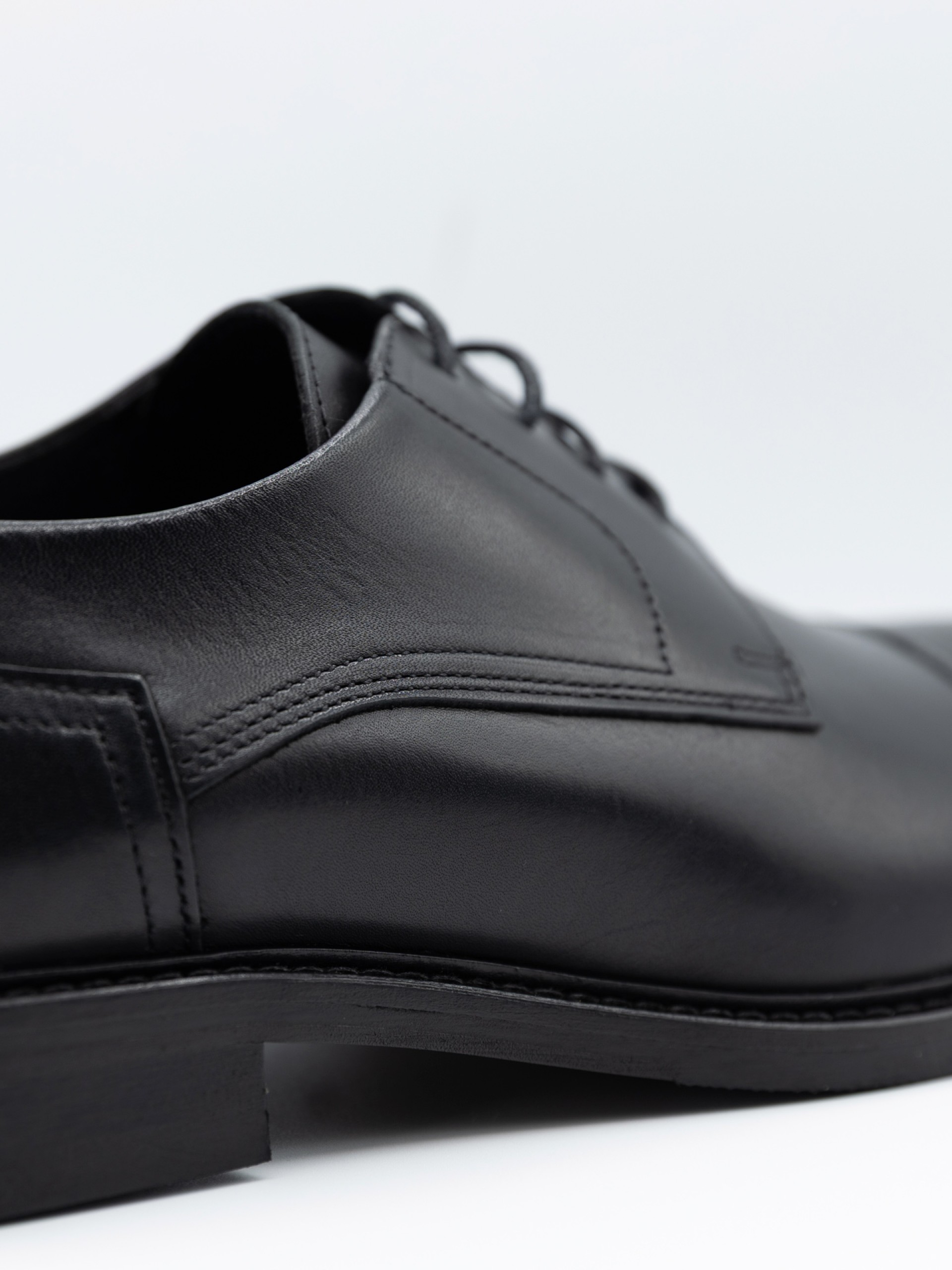 Zapato elegante de piel