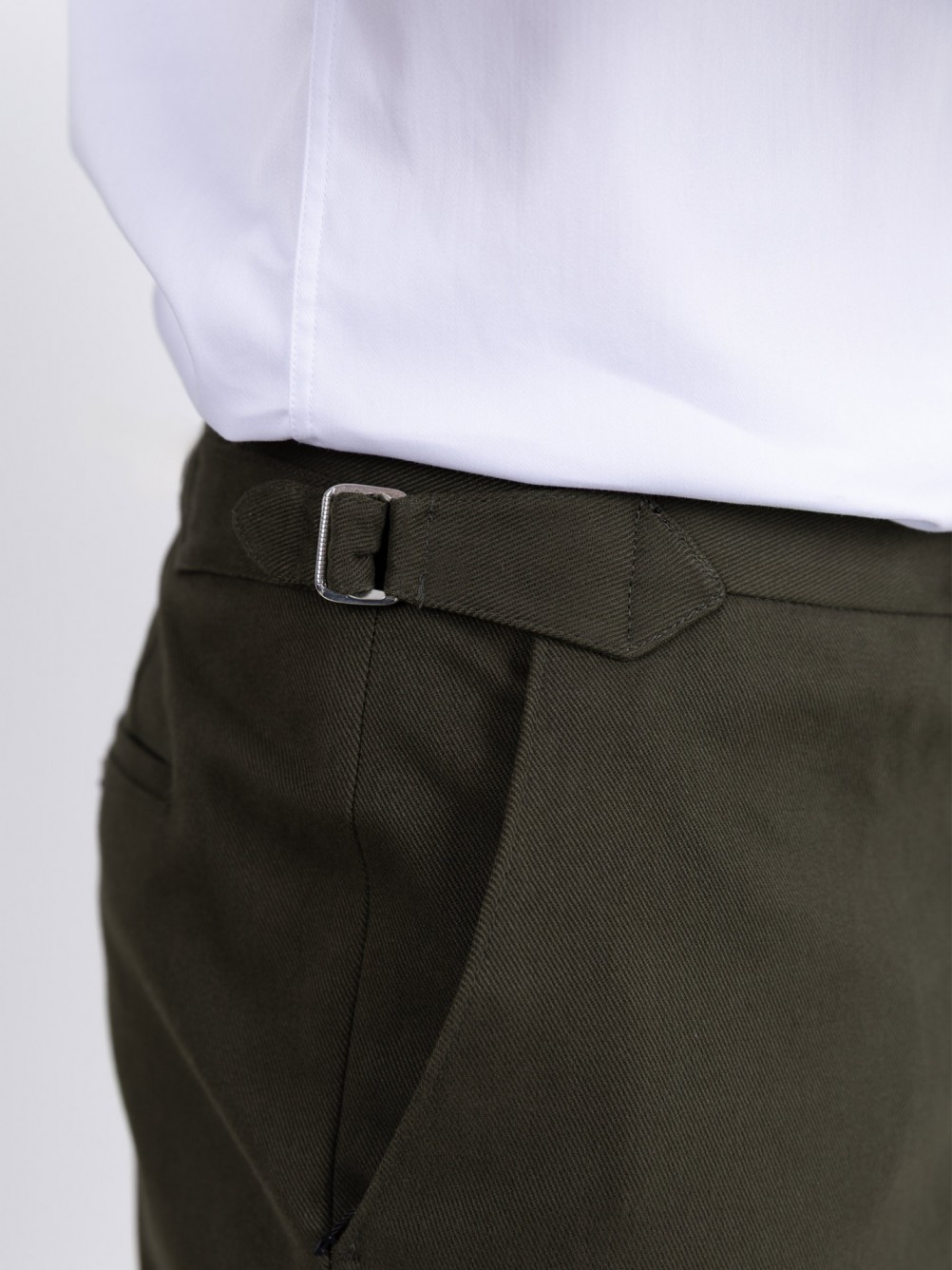 Calça chino ajustável