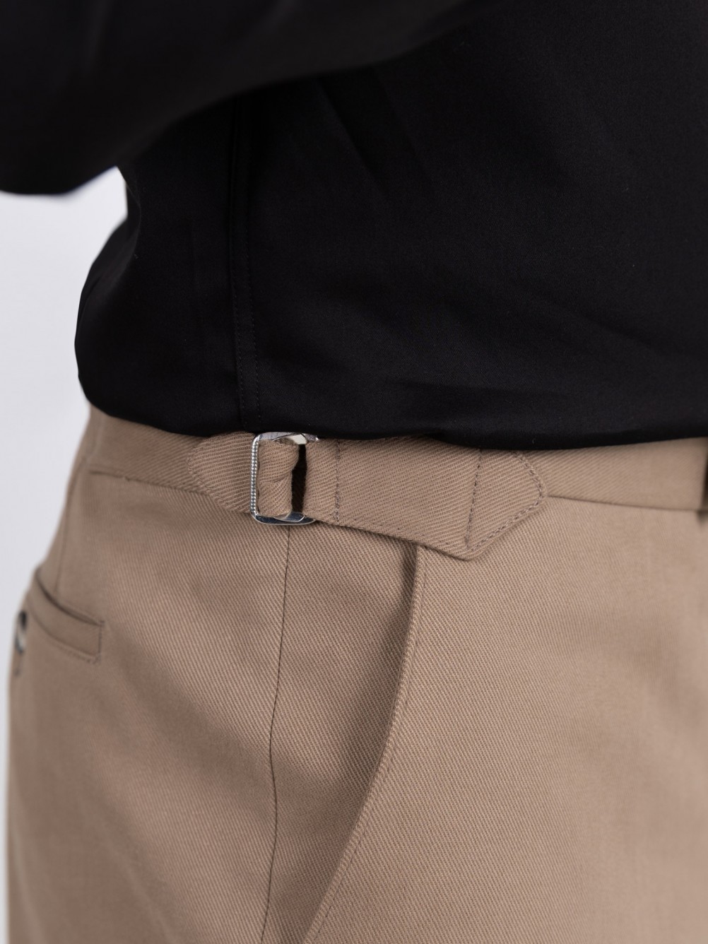 Calça chino ajustável