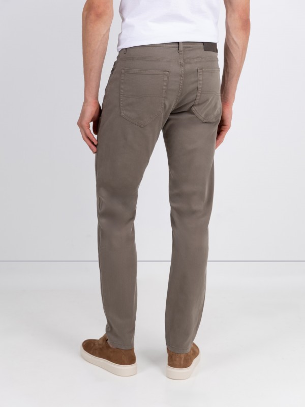 Pantalón de sarga regular fit Pantalón de sarga regular fit
