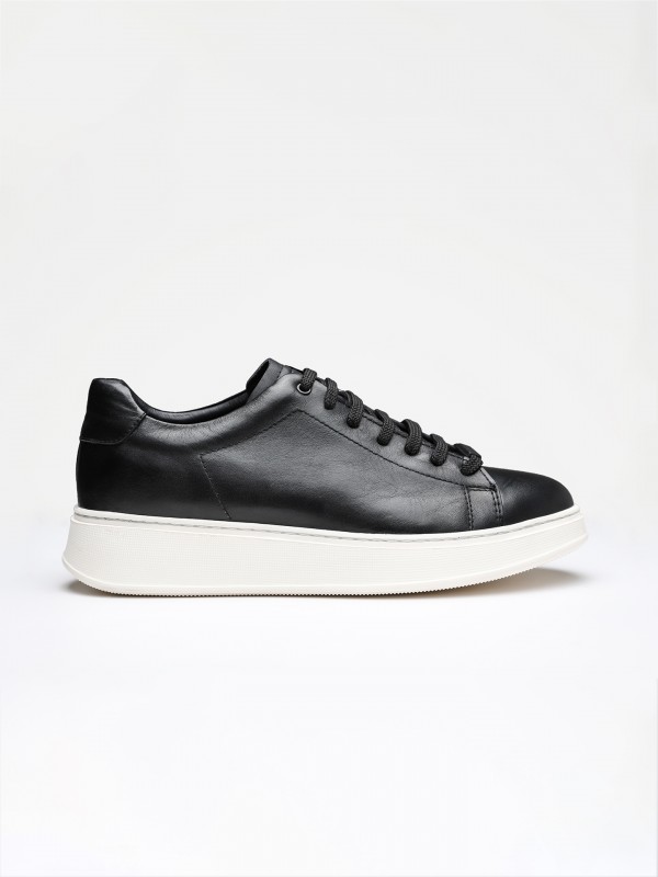 Polished leather shoe