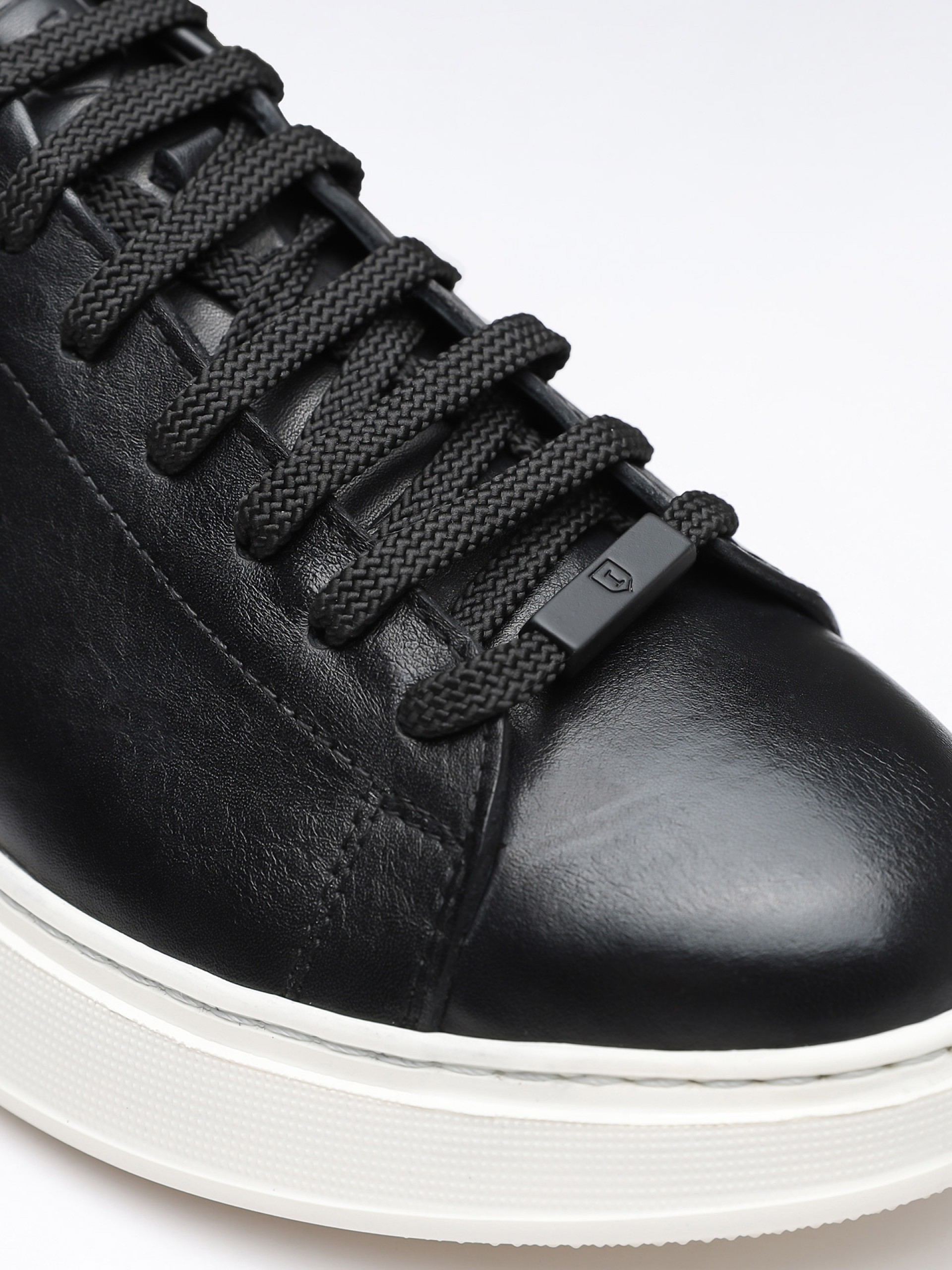 Polished leather shoe