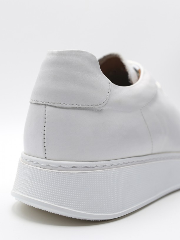 Polished leather shoe