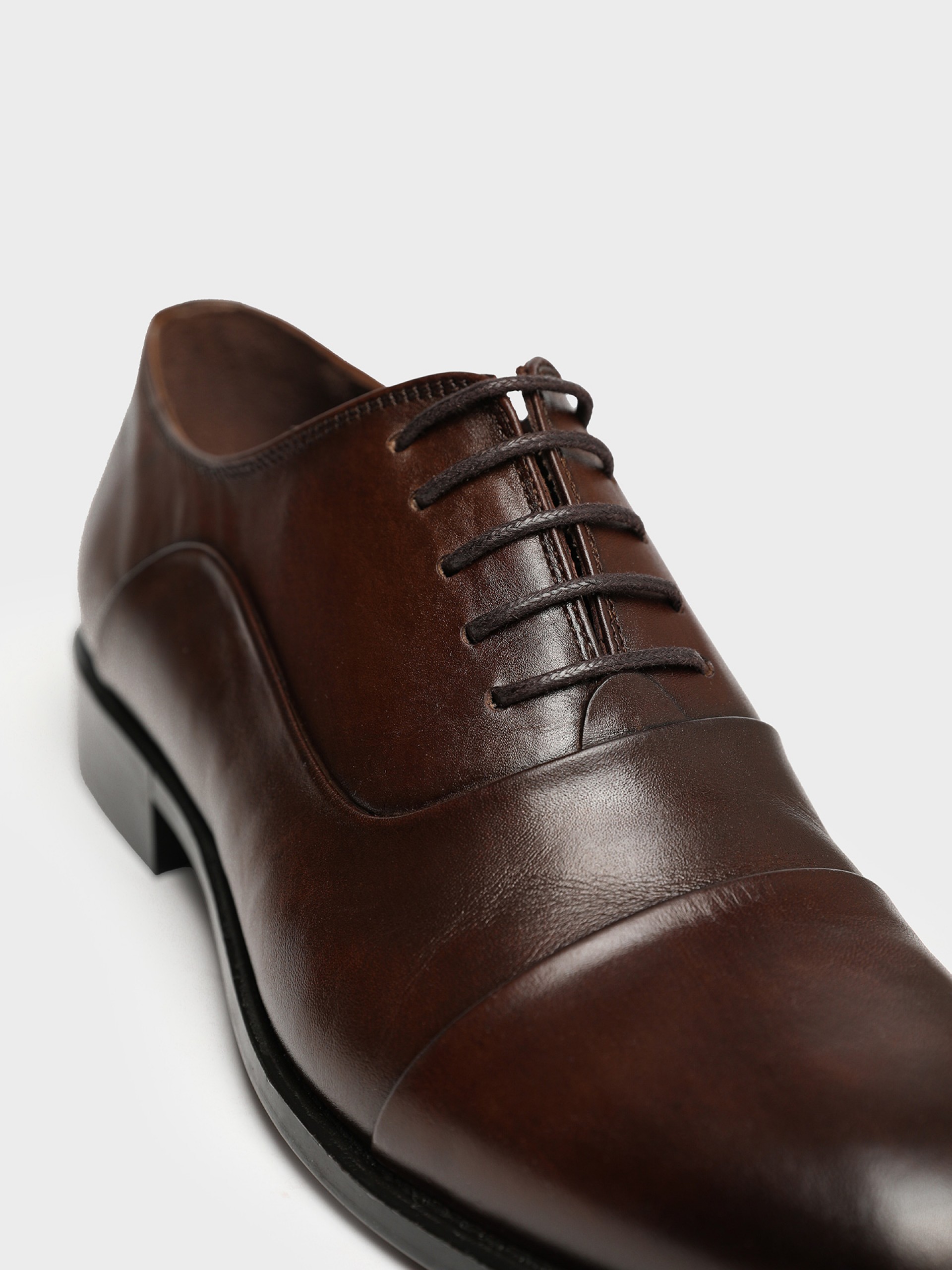 Sapato elegante de pele