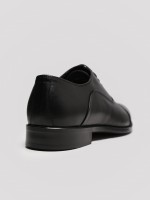 Zapato elegante de piel Zapato elegante de piel