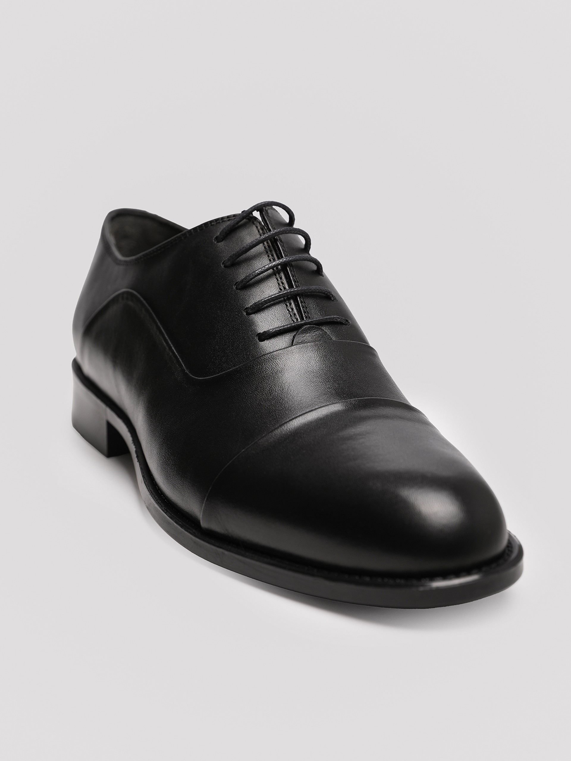 Zapato elegante de piel