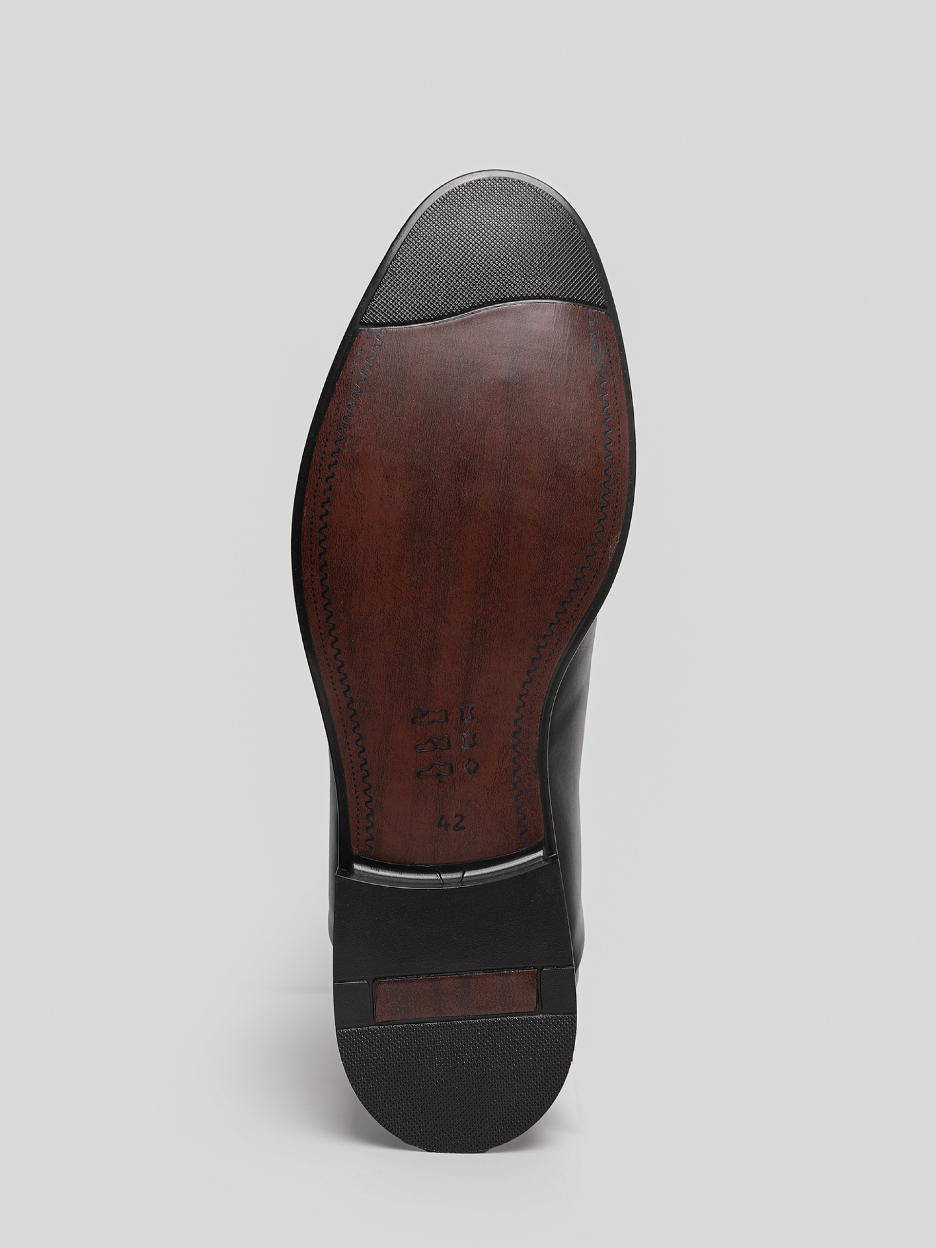 Zapato elegante de piel