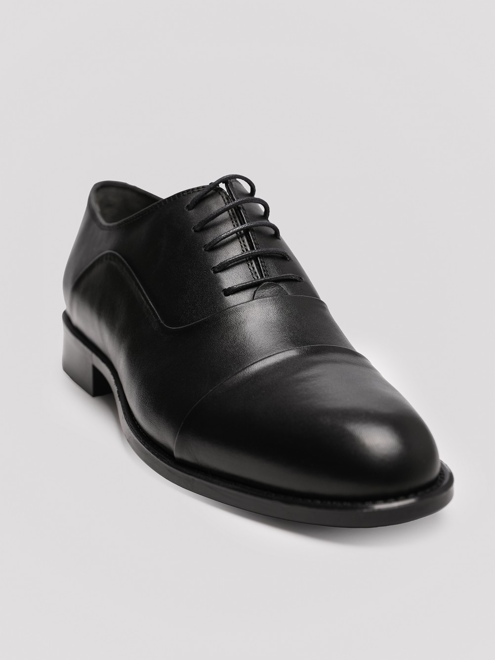 Zapato elegante de piel