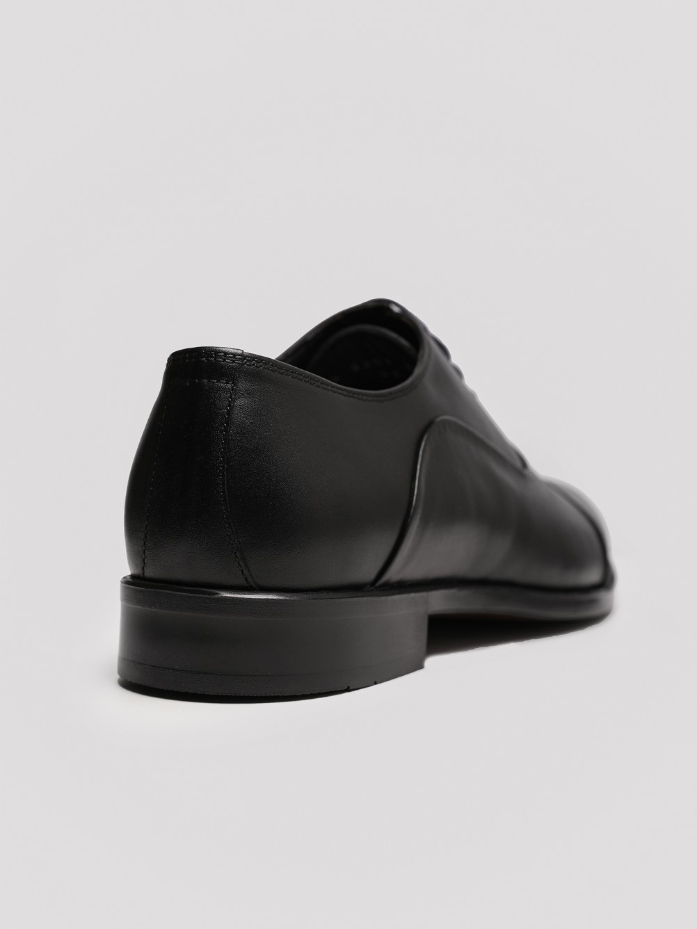 Zapato elegante de piel