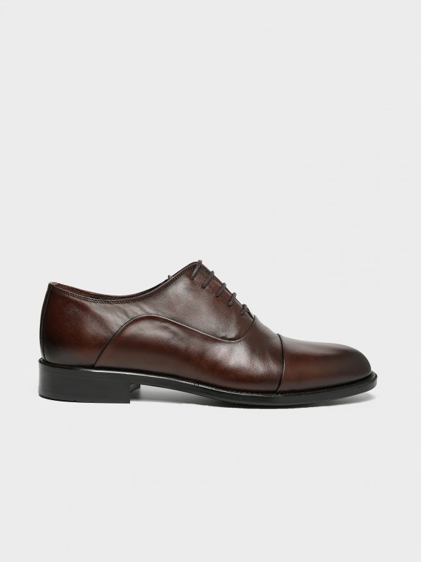 Sapato elegante de pele
