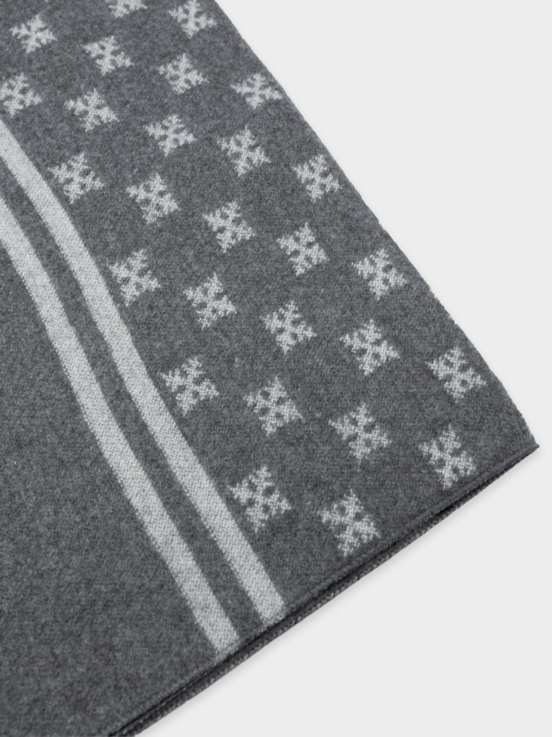Scarf with pattern
