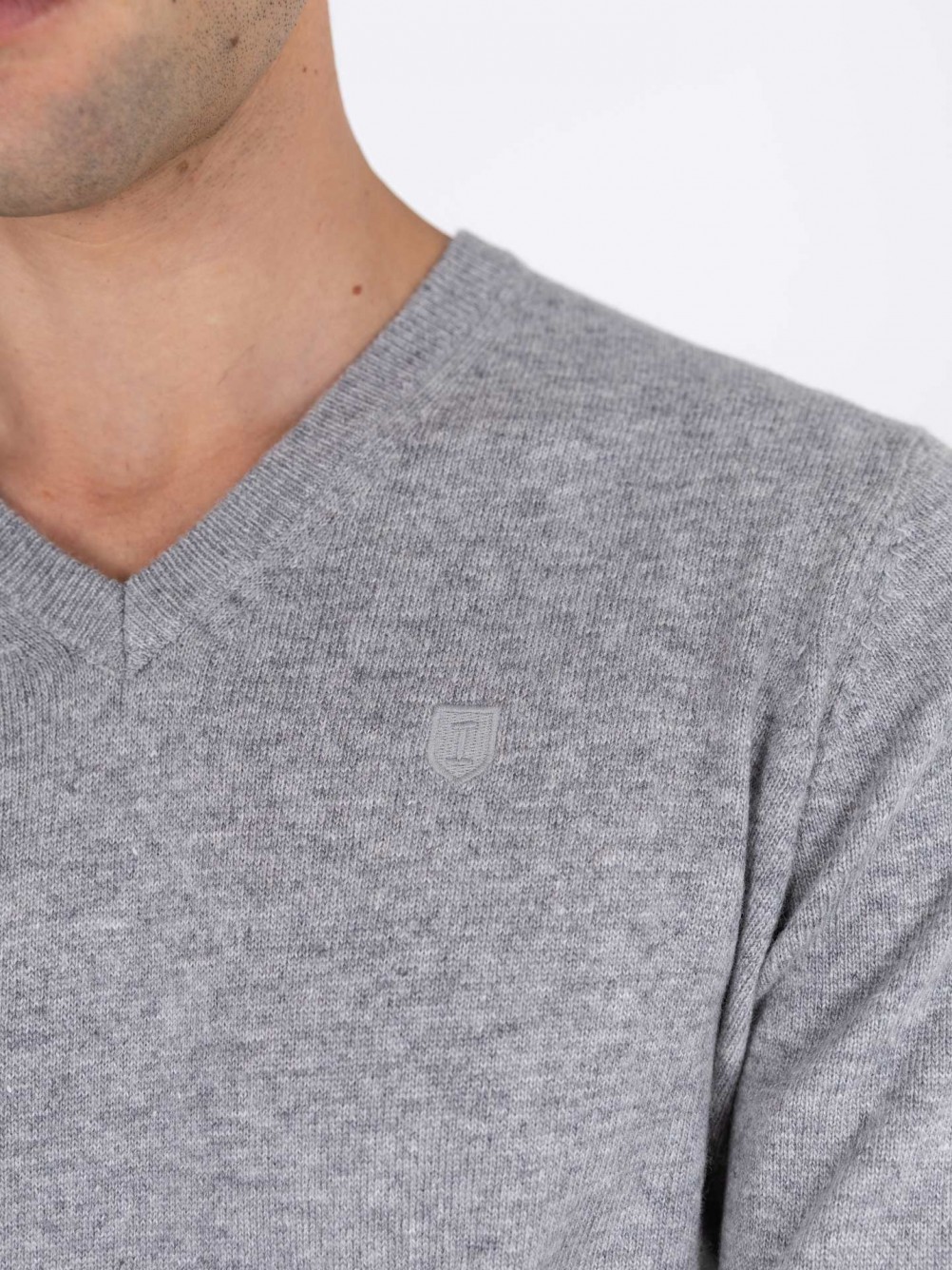 Camisola de malha com gola em bico