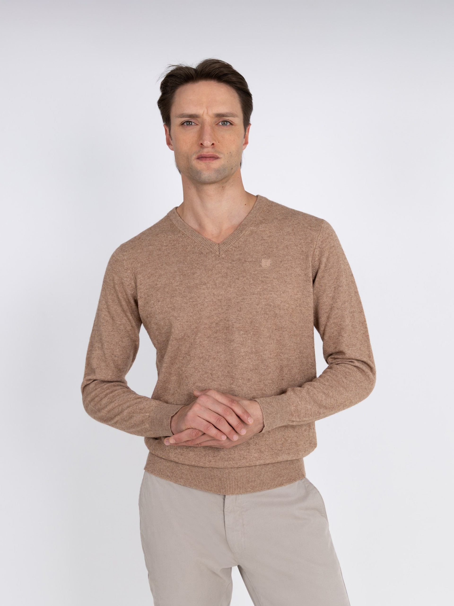 Camisola de malha com gola em bico