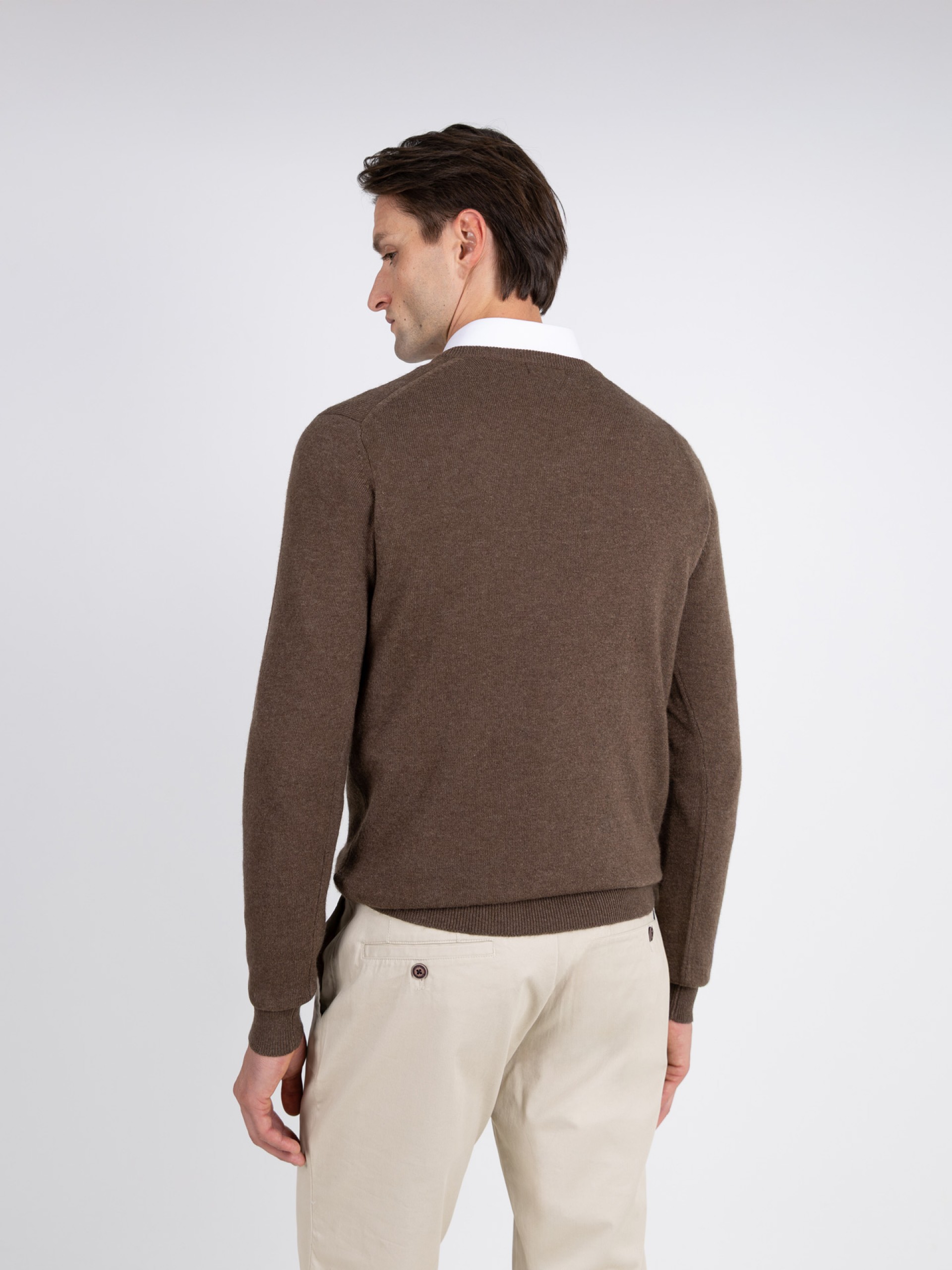 Camisola de malha com gola em bico