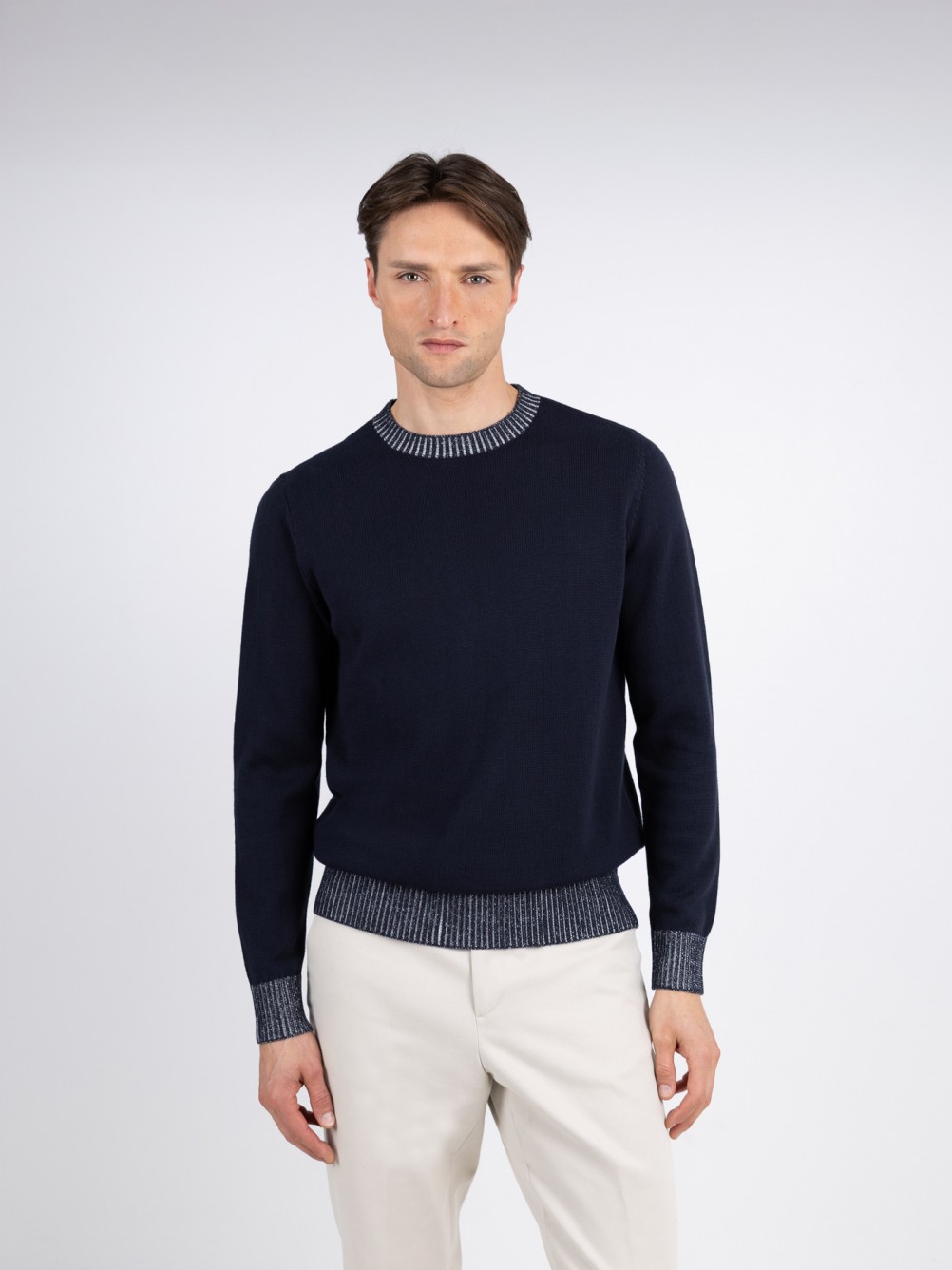 Camisola de malha algod�o gola redonda