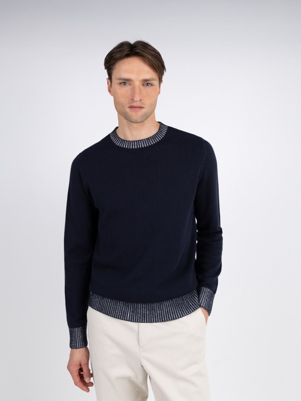 Camisola de malha algod�o gola redonda