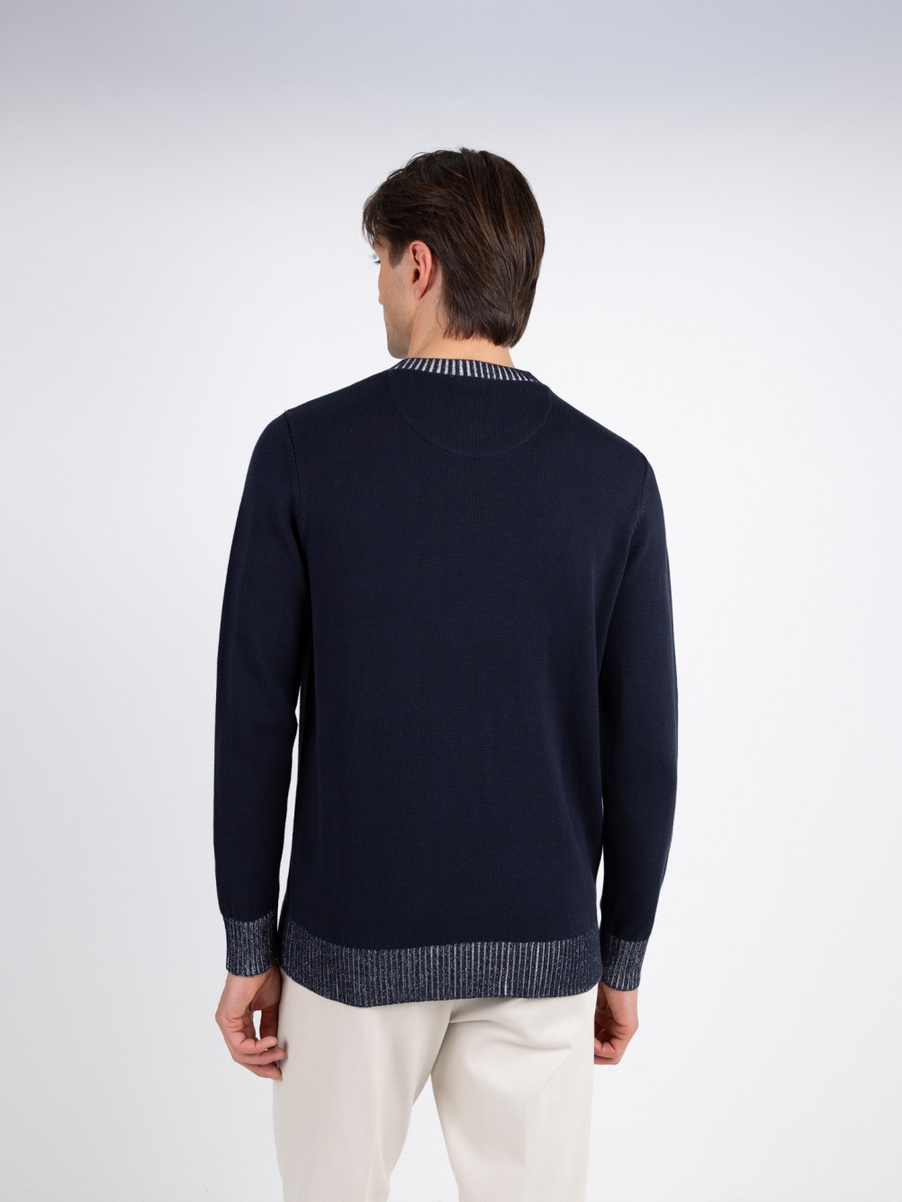 Camisola de malha algod�o gola redonda