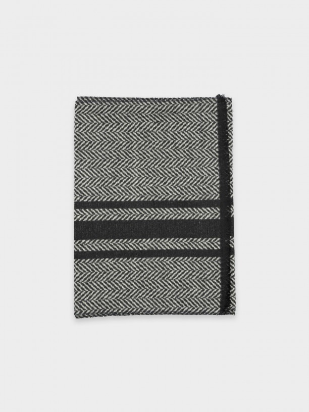 Scarf with pattern