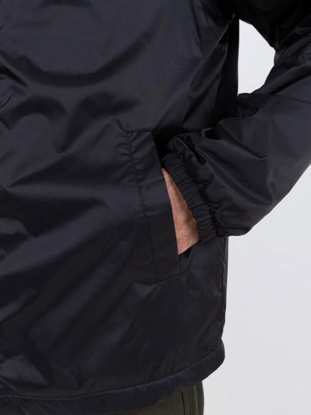 Bluso impermevel em tecido liso