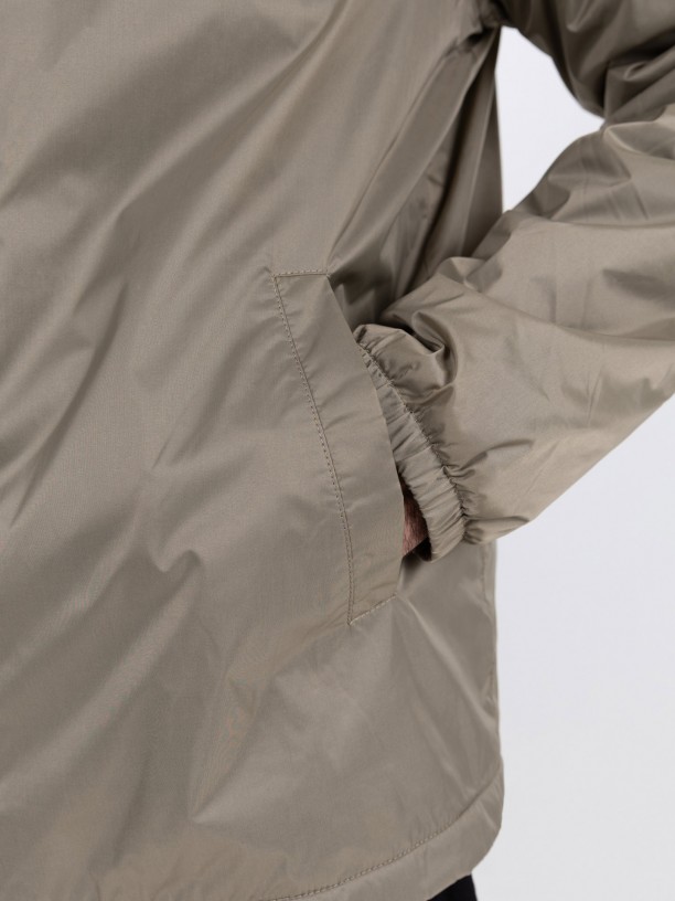 Bluso impermevel em tecido liso