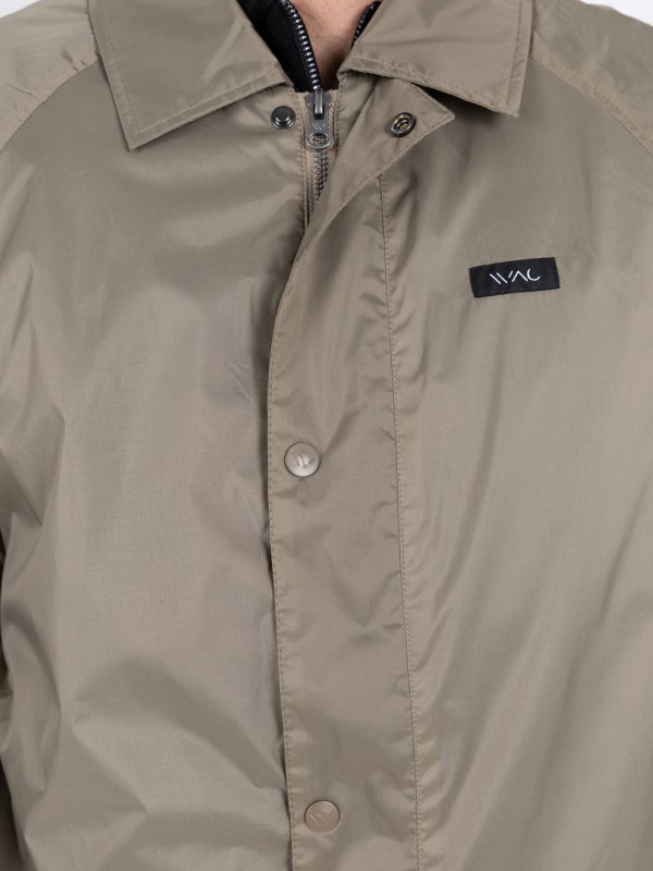 Blusão impermeável em tecido liso Blusão impermeável em tecido liso