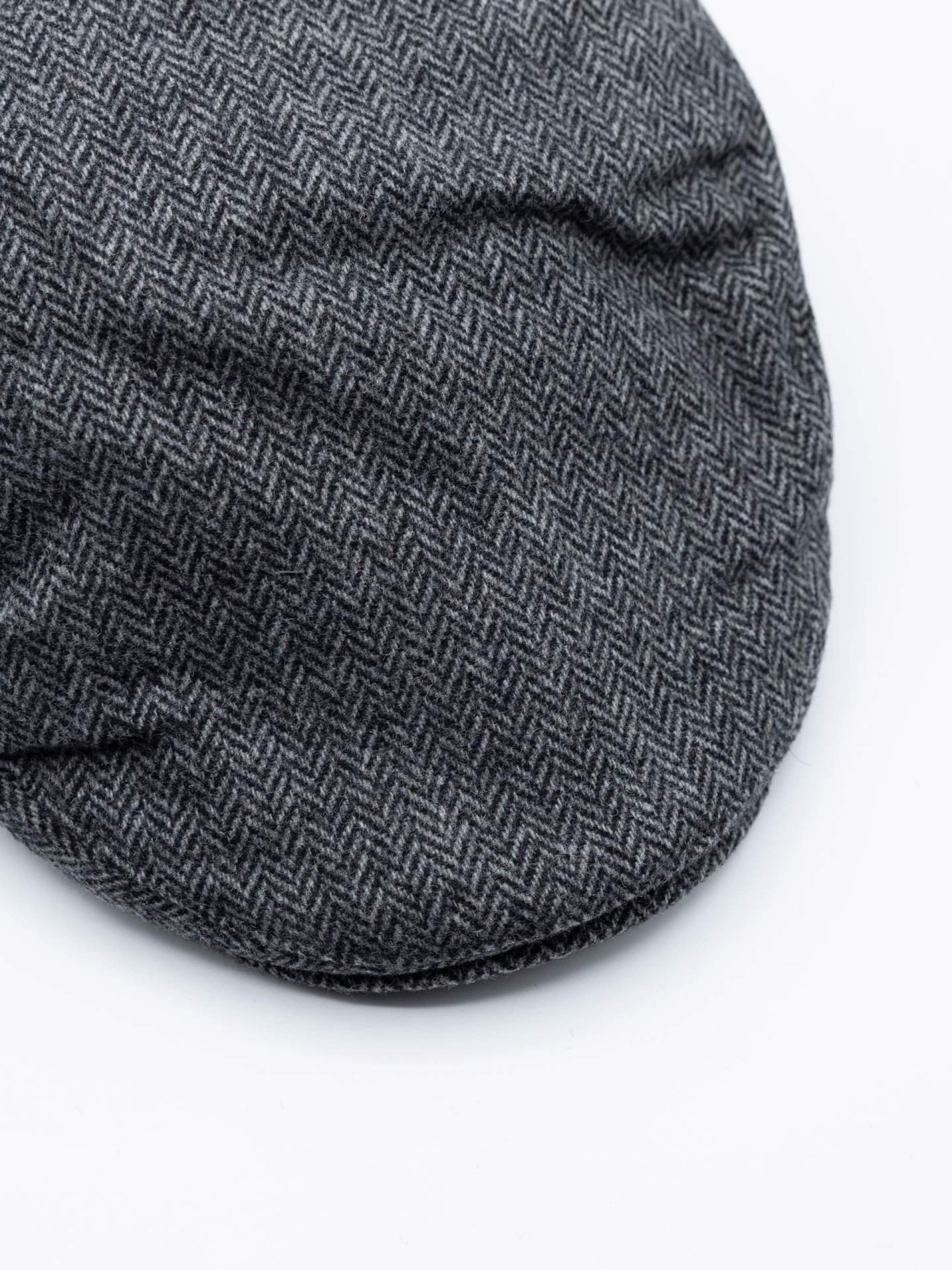 Wool beret with pattern