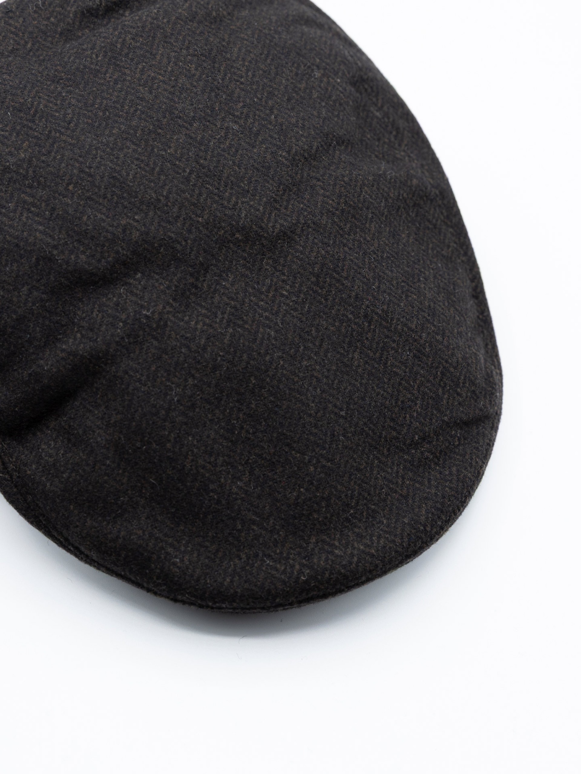 Wool beret with pattern
