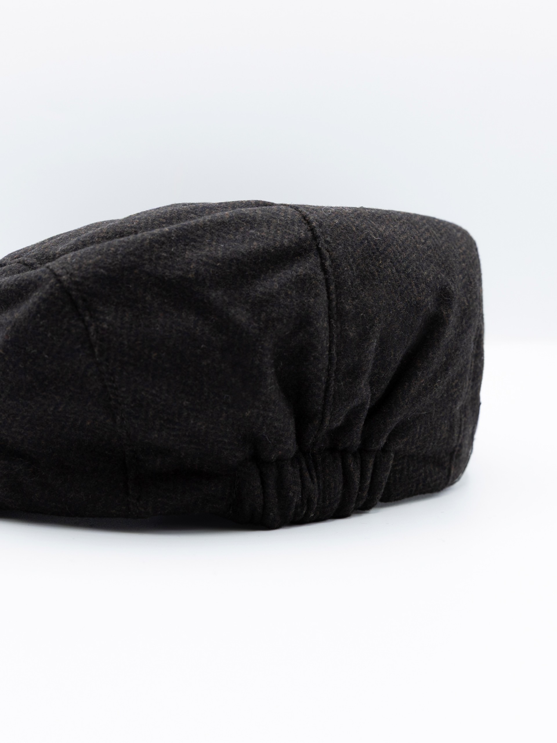 Wool beret with pattern