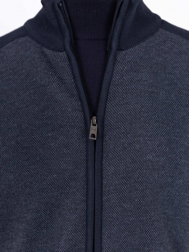 Casaco de malha polar com padro