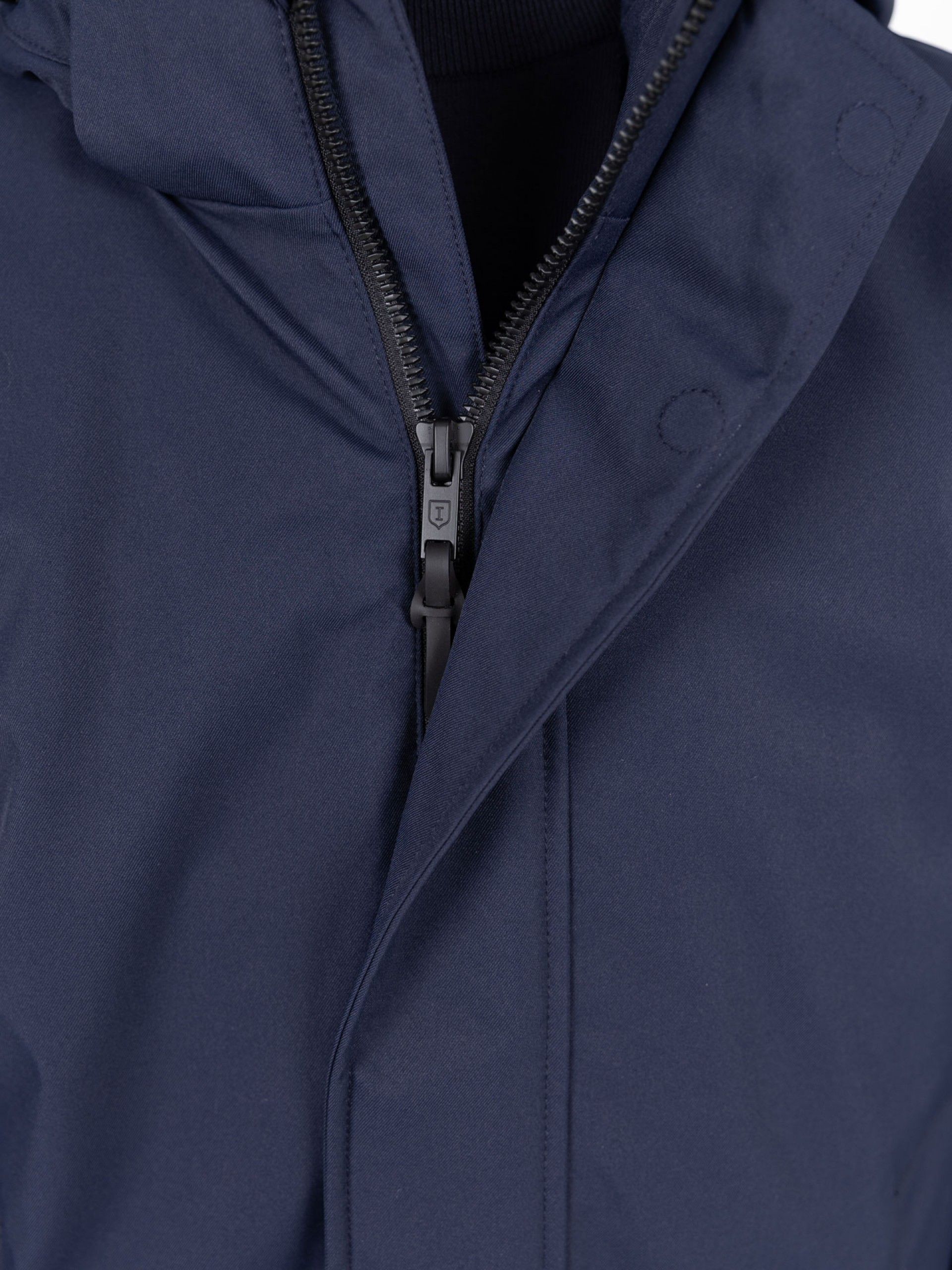 Parka técnica com capuz