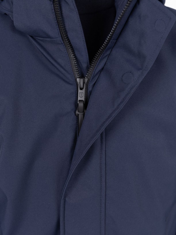 Parka técnica com capuz Parka técnica com capuz