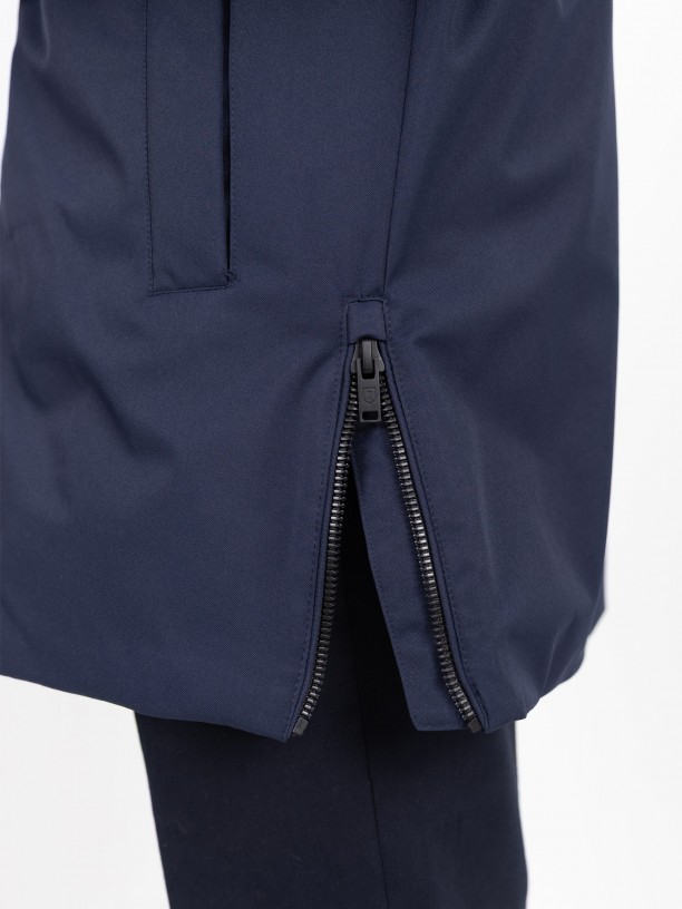 Parka técnica com capuz Parka técnica com capuz