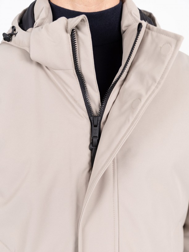 Parka tcnica com capuz