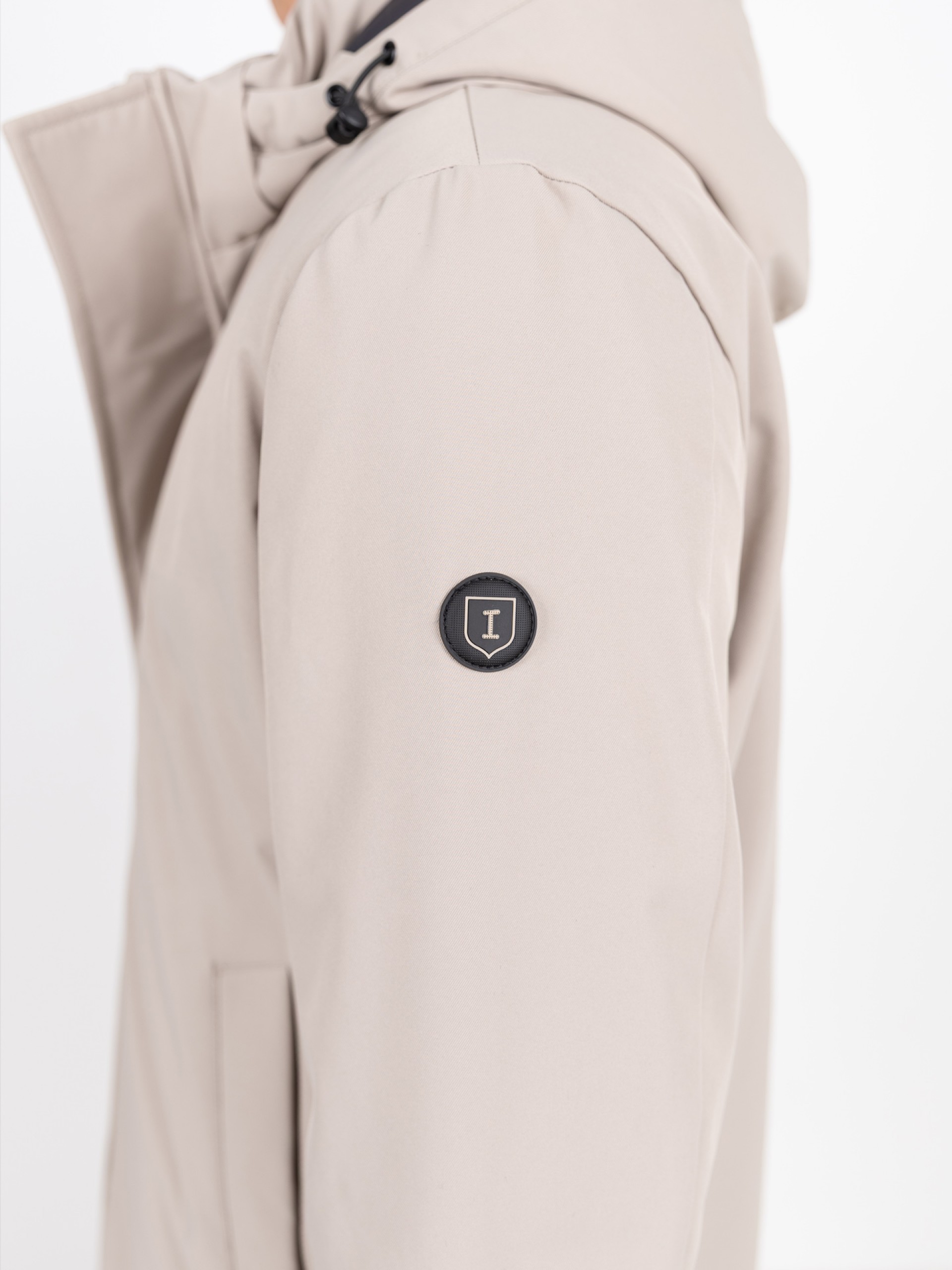 Parka técnica com capuz