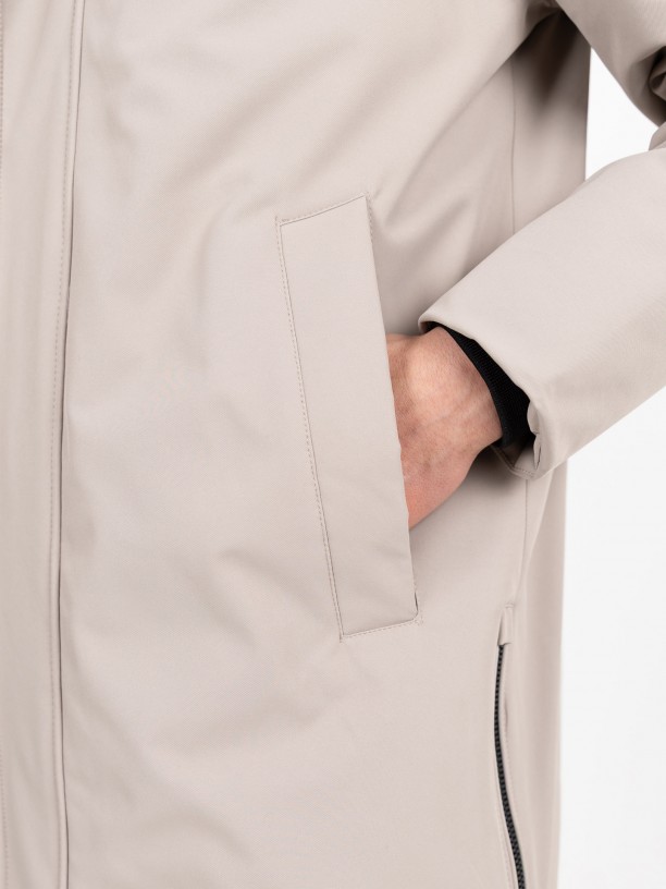 Parka tcnica com capuz