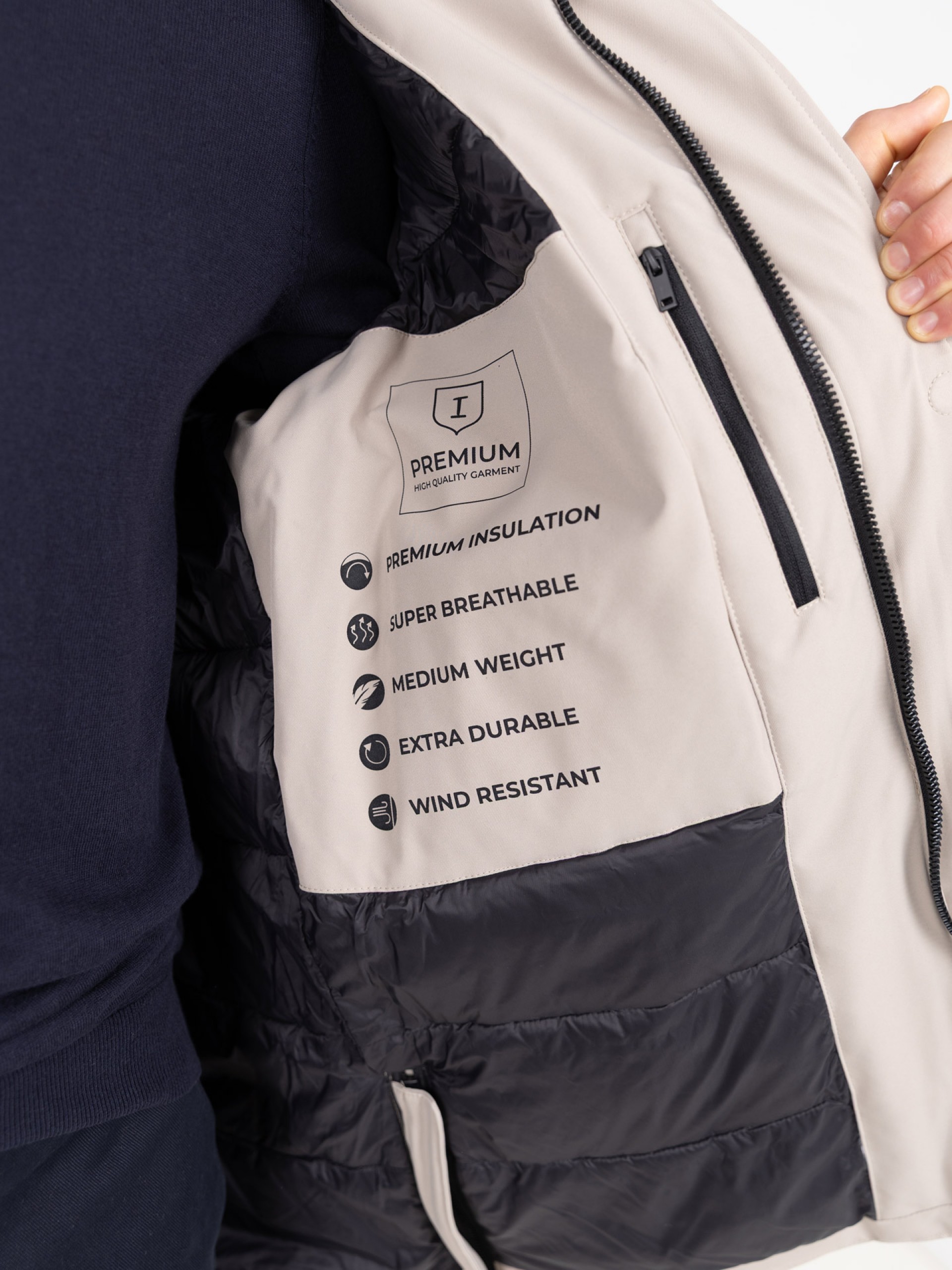 Parka técnica com capuz