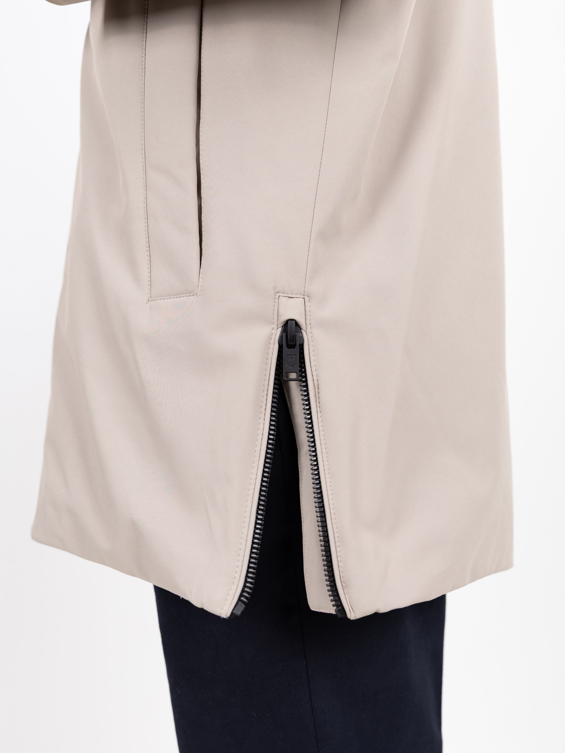 Parka técnica com capuz