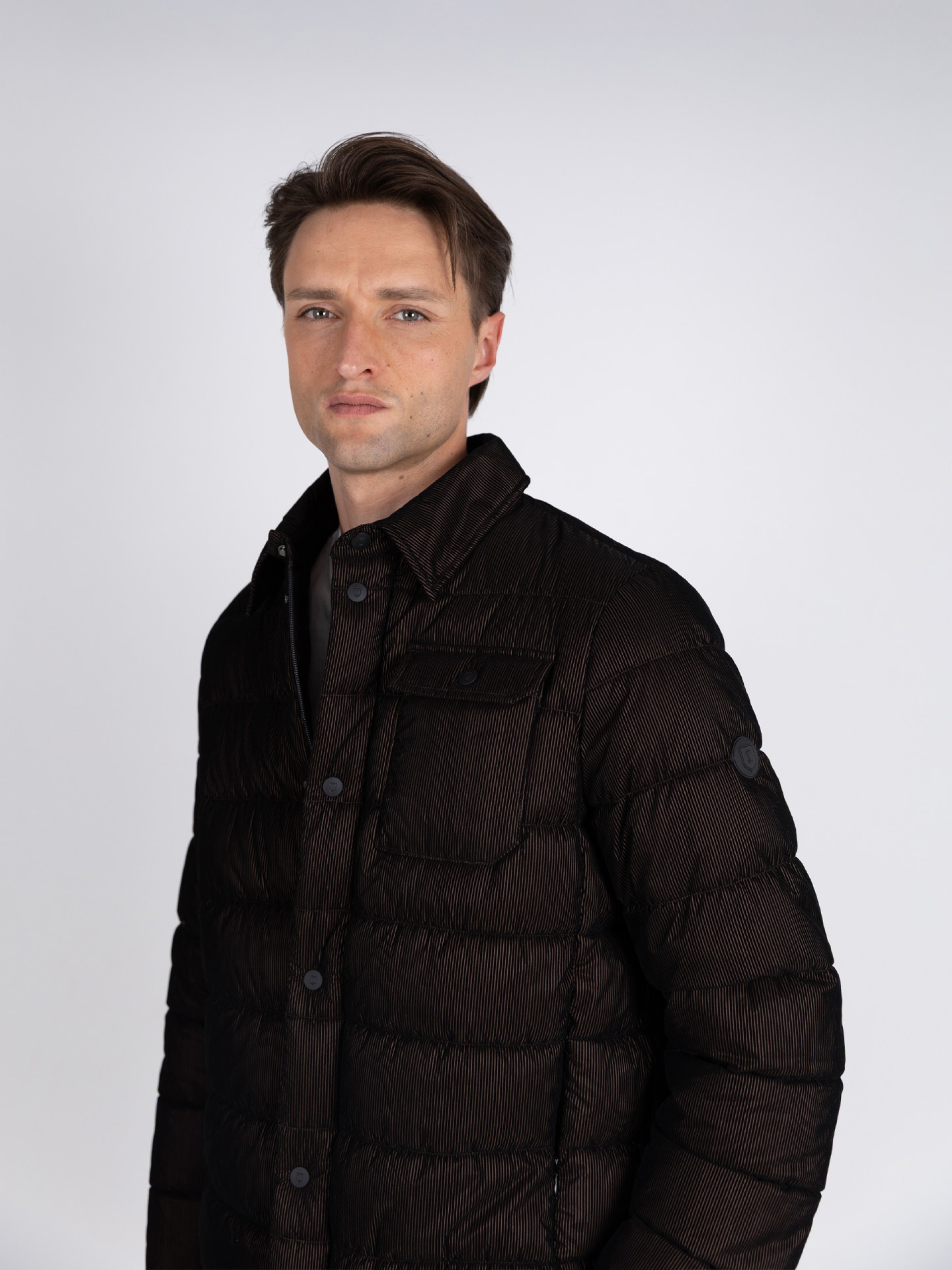 Padded jacket with a velvety touch.