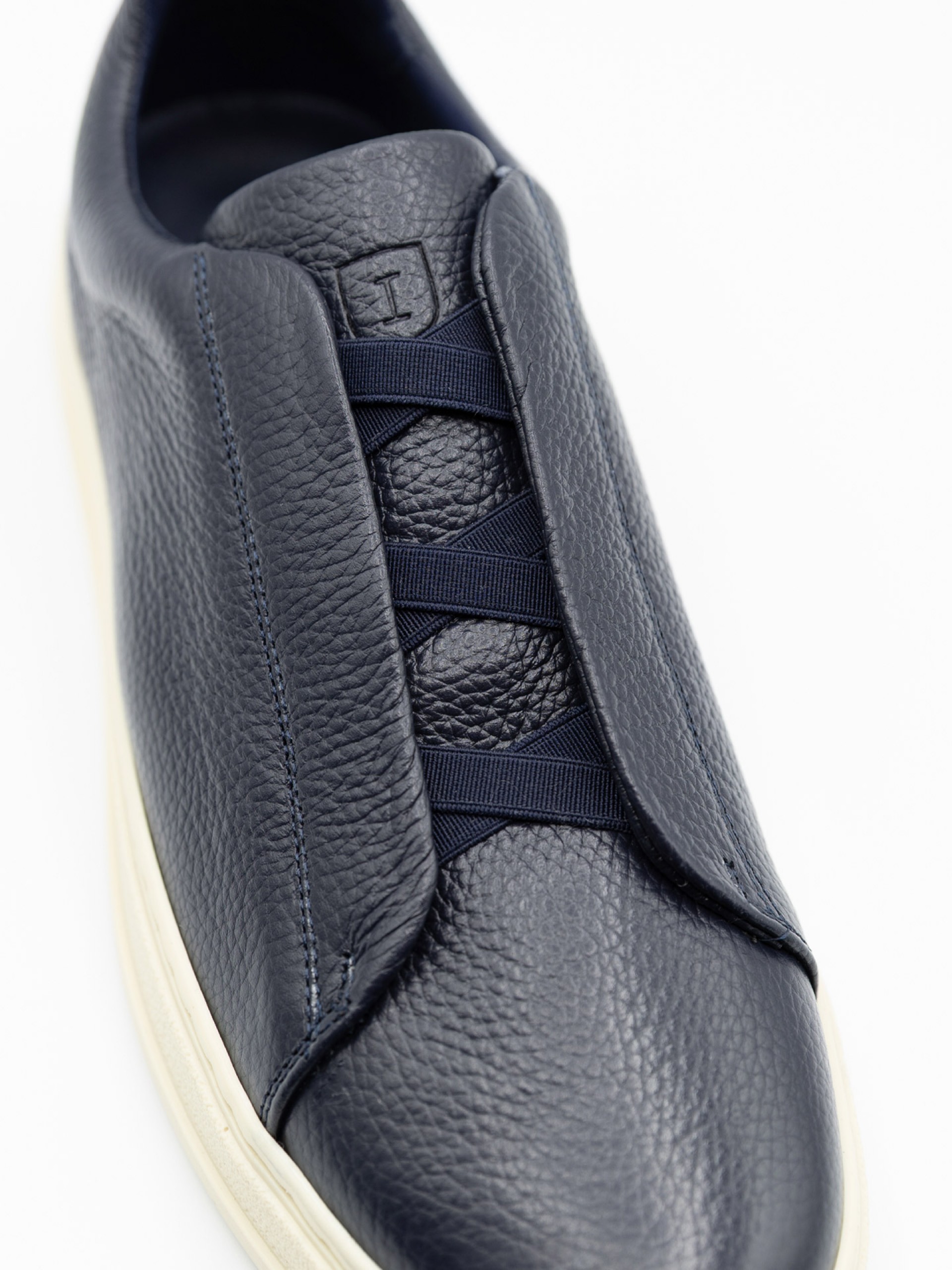 Casual leather sneaker