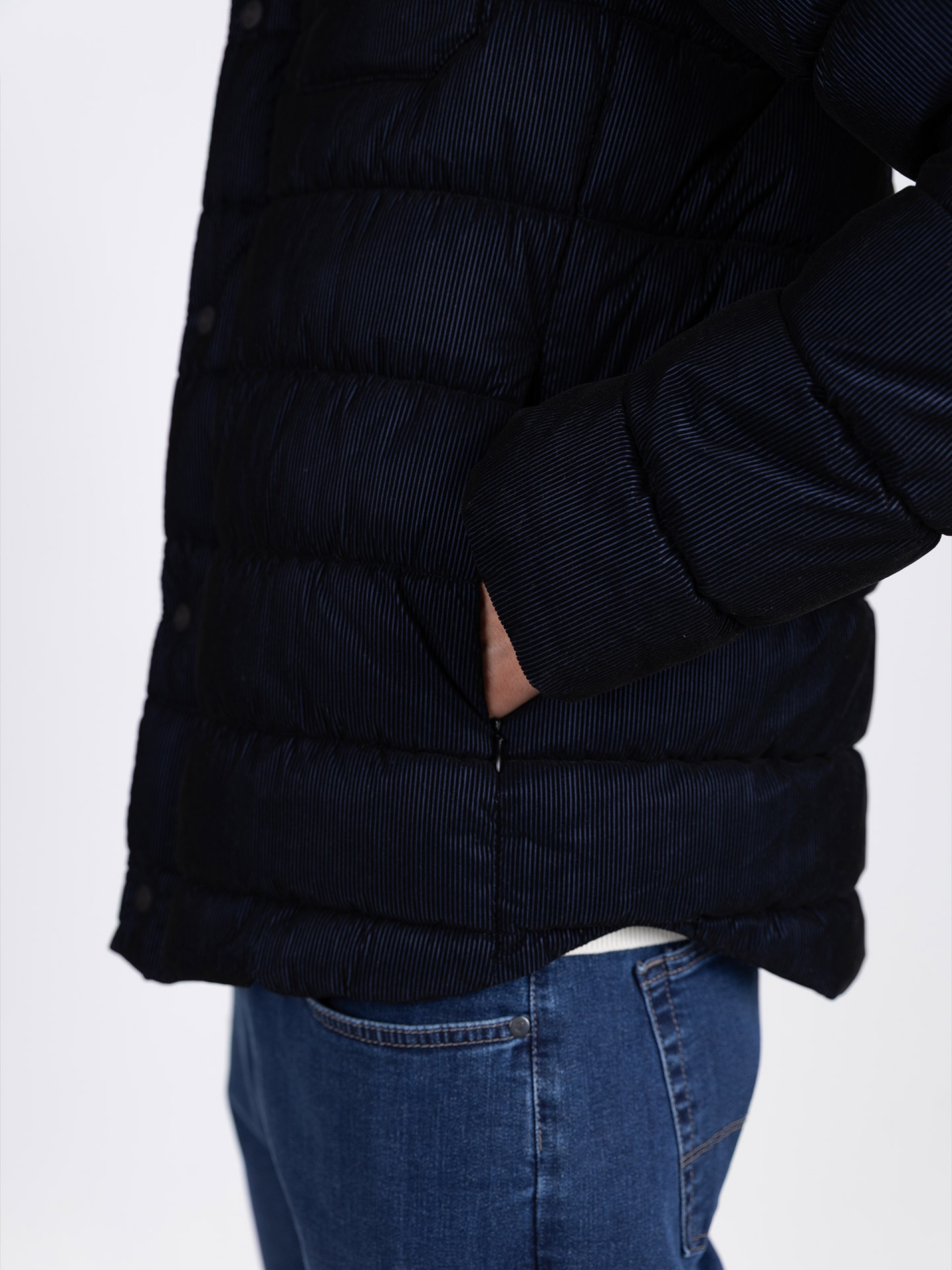 Padded jacket with a velvety touch.
