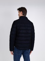 Blus�o acolchoado com toque aveludado