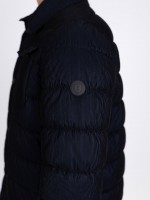 Blus�o acolchoado com toque aveludado
