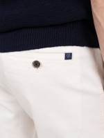 Pantalones chino de algod�n el�stico